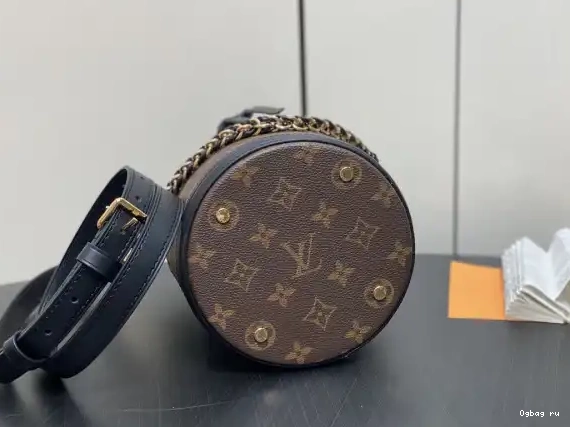 Canoe New Bag-14*20.5*14CM VUITTON LOUIS 0611